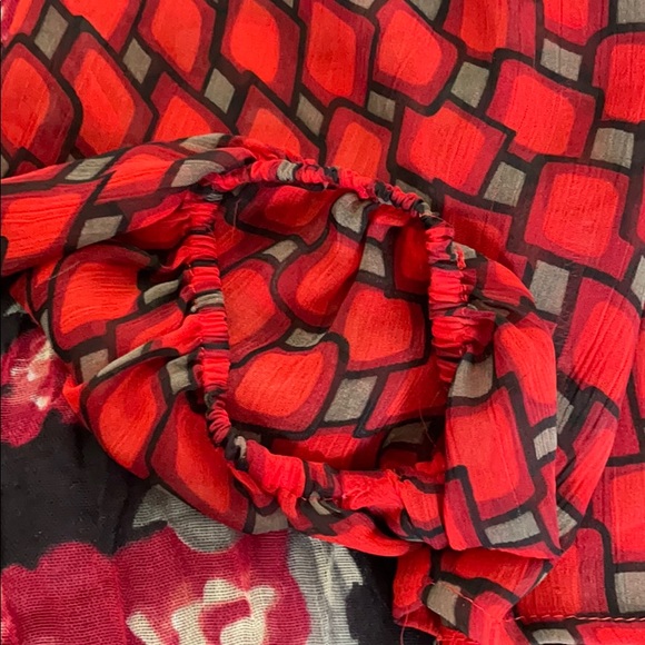 Patterned Blouse - Picture 4 of 5